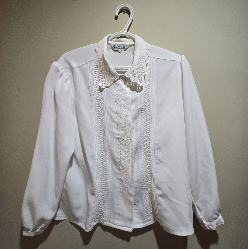 Vintage White Lace Collared Blouse